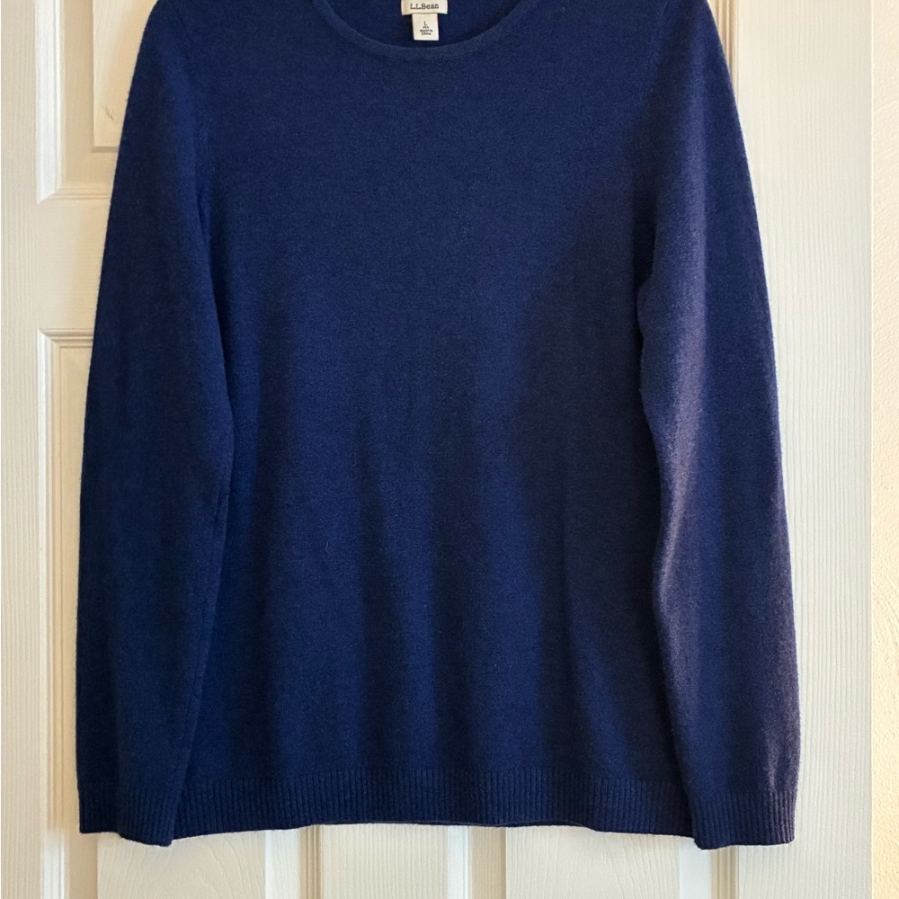 L.L. Bean women’s cashmere sweater, crew neck, blue, Large